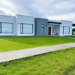 Homestay Altos De, Tababela